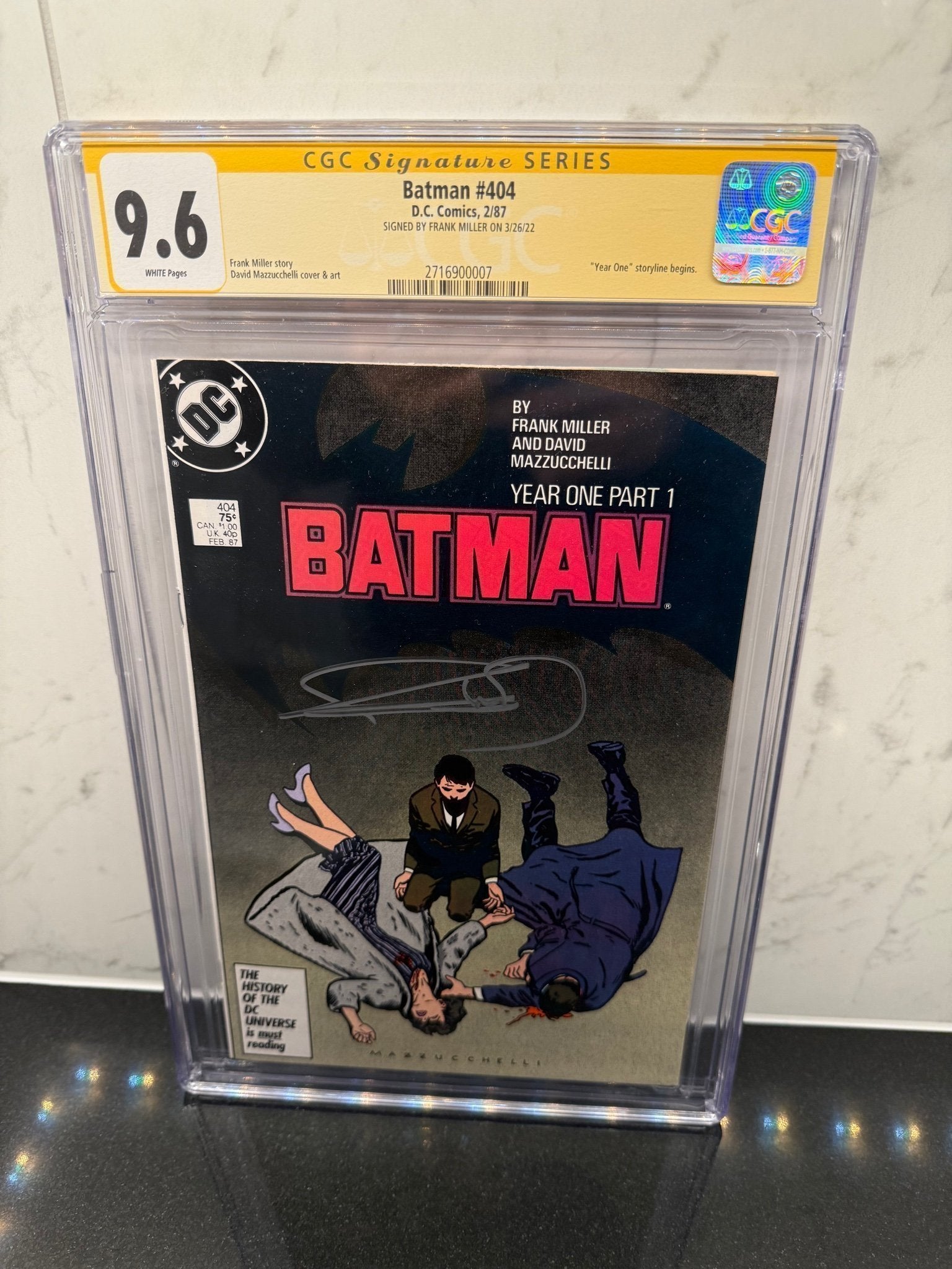 Batman #404 – Year One Part 1 – CGC 9.6 – Signed by Frank Miller – DC Key Issue